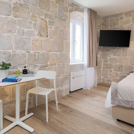 krevet i doručak Mediterra 4*
