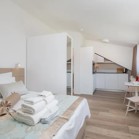 Mediterra 4*