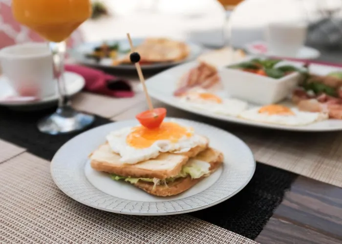 לינה וארוחת בוקר Mediterra 4*